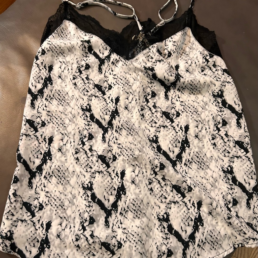 Main Strip Monochrome Lace Cami